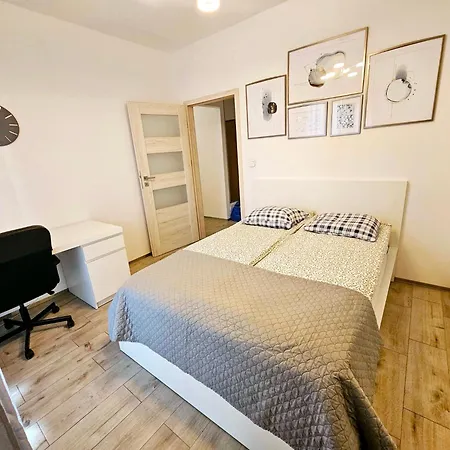 First -- Zoliborz 5 Lejlighed *